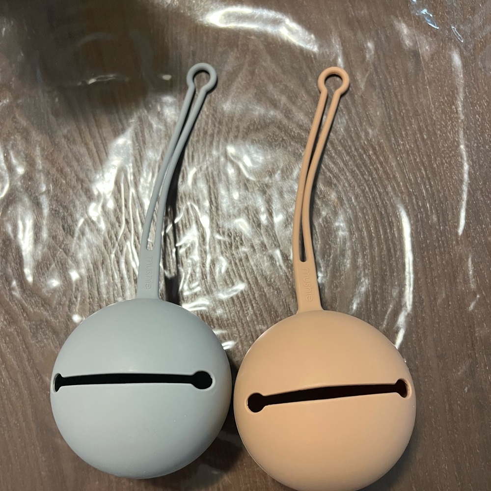 Mushie Pacifier Holder